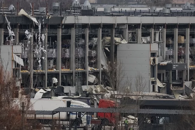 Горели также цели в Павлограде и Шахтерском Днепропетровской области, позиции ПВО и базы подготовки врага в Сумской области, склады ГСМ и места размещения резервов в пригородах Запорожья и цели в Полтавской области.