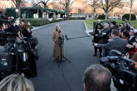 Речь Ливитт на лужайке Белого дома.