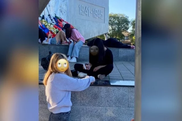 Родителей подростков, оставляющих свои художества на мемориалах, теперь можно штрафовать на чувствительные суммы. Может, это подействует лучше, чем просто «профилактические беседы о недопустимости подобных действий»?