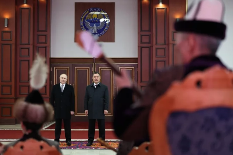 Президент РФ Владимир Путин и президент Киргизии Садыр Жапаров.