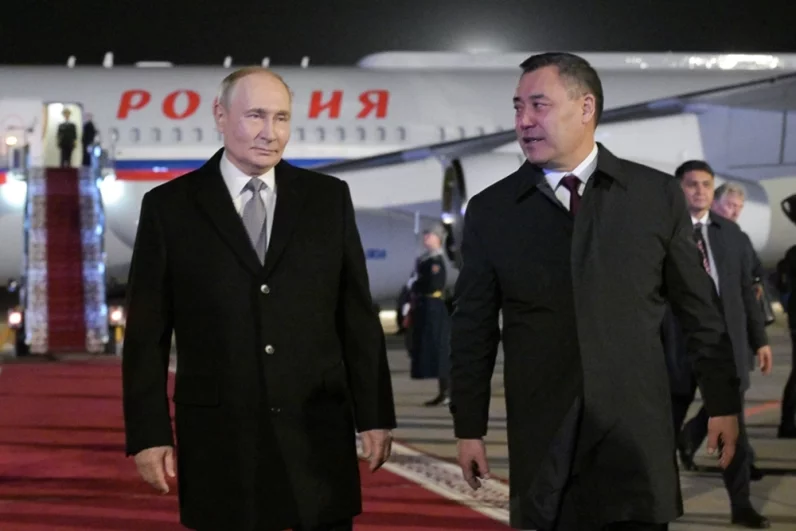 Президент РФ Владимир Путин и президент Киргизии Садыр Жапаров.