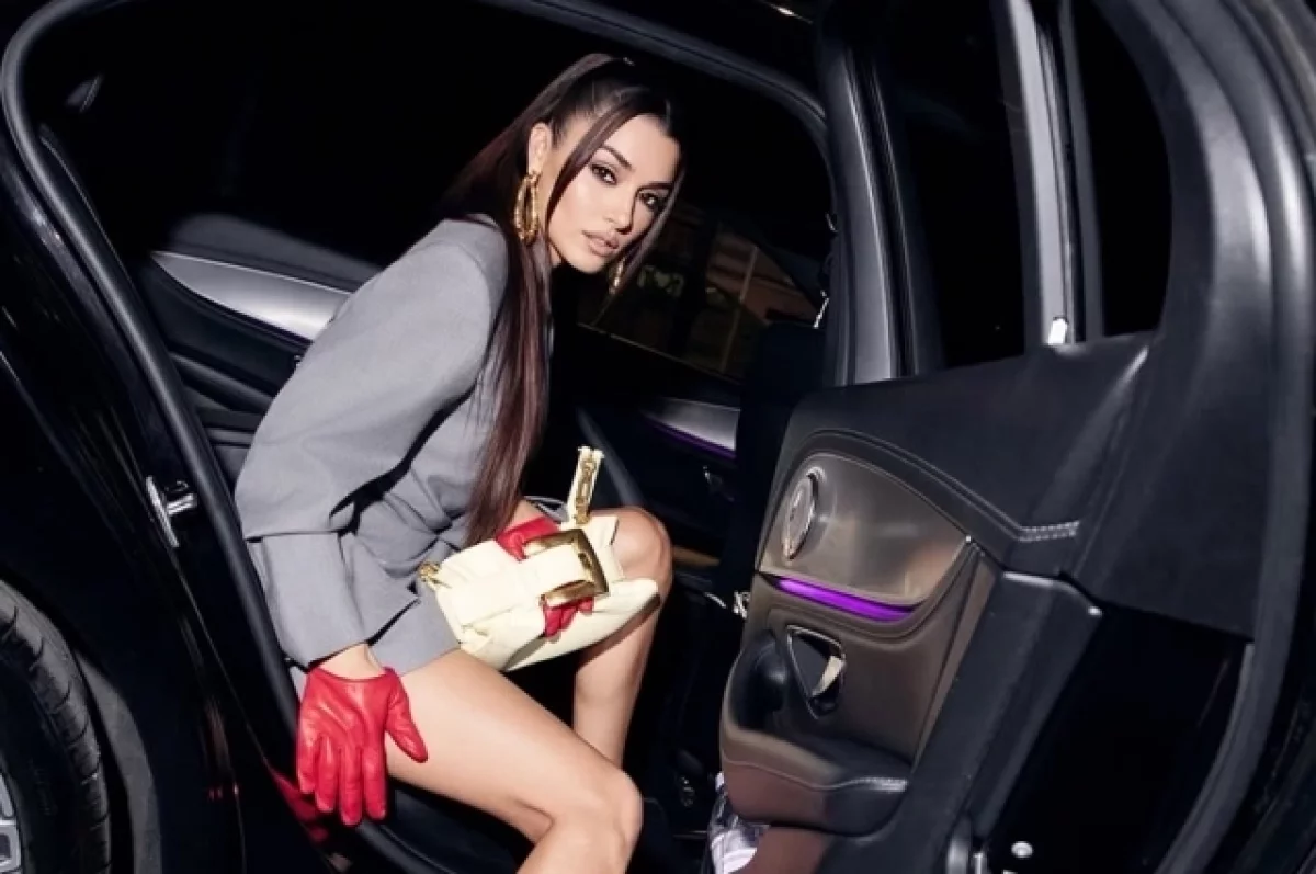 Ханде Эрчел в кепке. Как Москва встретила самую красивую турецкую актрису