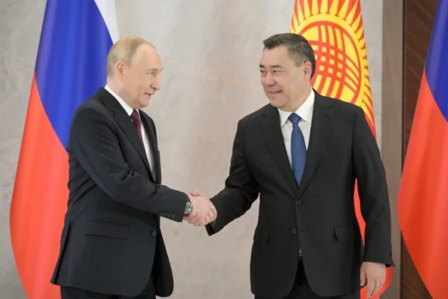 Владимир Путин прилетел в Киргизию по приглашению президента Садыра Жапарова.