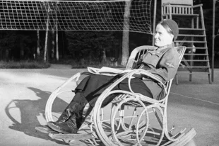 Летчица-штурман, майор Военно-Воздушных Сил РККА, одна из первых женщин, удостоенная звания Герой Советского Союза Марина Михайловна Раскова.