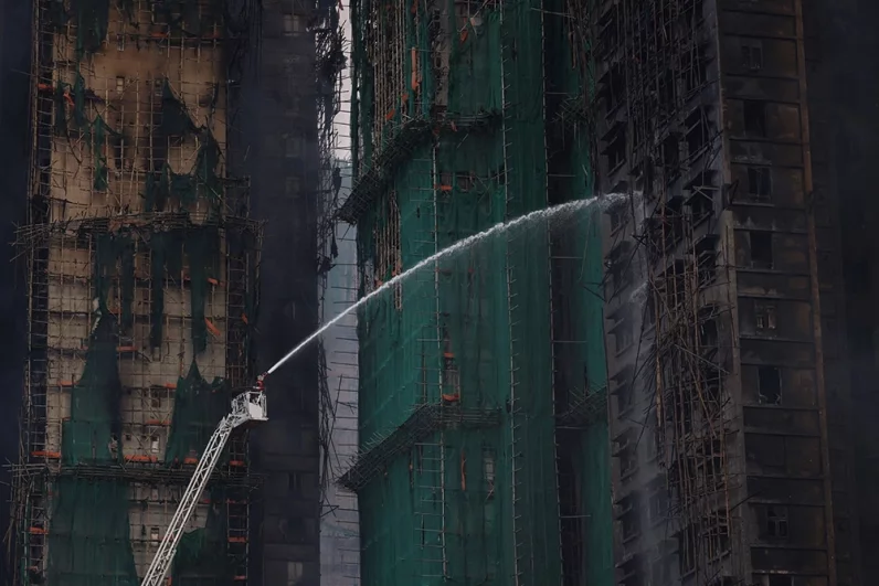 Крупный пожар в жилом комплексе Wang Fuk Court в Тай По.