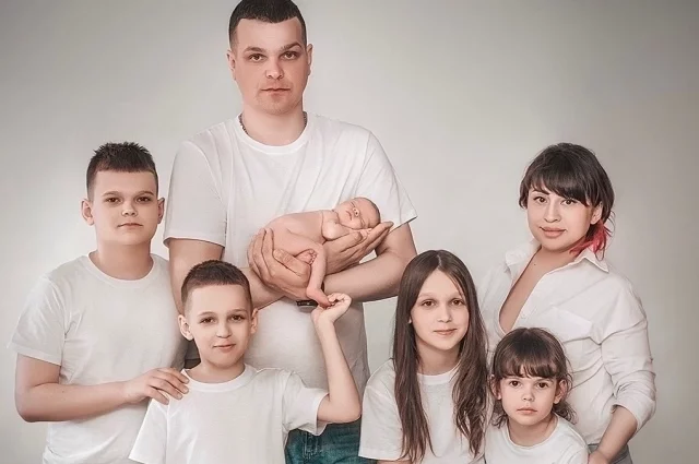 Фотография сделана после рождения младшего ребенка Сергея и Валентины. 