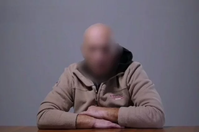 Задержанный на допросе.