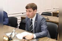 Расследование ведут сотрудники ФСБ, а на сайте движения уже удалили все упоминания о недавнем замглавы.