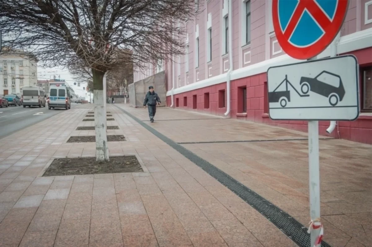 В Брянске замостили тротуар у здания филиала Сеченовского медуниверситета