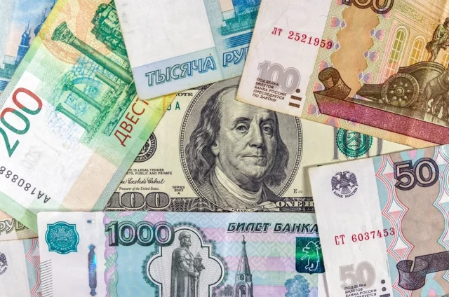 о данным Центробанка на 27 ноября, американский доллар откатился до 78,59 рубля (минус 37 копеек к предыдущему дню).