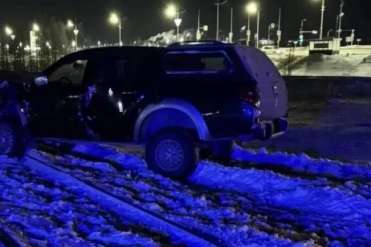 На Ямале поезд сбил иномарку на железнодорожном переезде