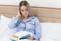 Стратеги «3-2-1» поможет улучшить качество сна за счет установления определенных границ перед сном.