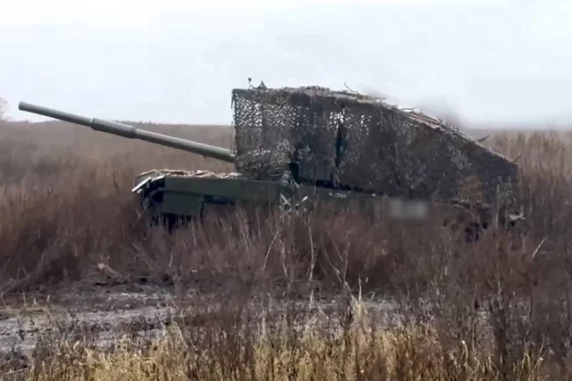 Боевая работа танка Т-80 БВМ ВС РФ.