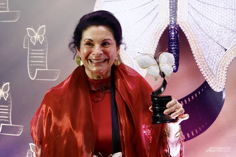 Сценарист Кэрол Шор, победившая в номинации «Лучший сценарий».