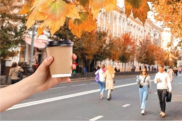 Кофе в бумажном стаканчике стал настоящим символом современного города, хотя еще пару десятилетий назад такого явления не существовало.  