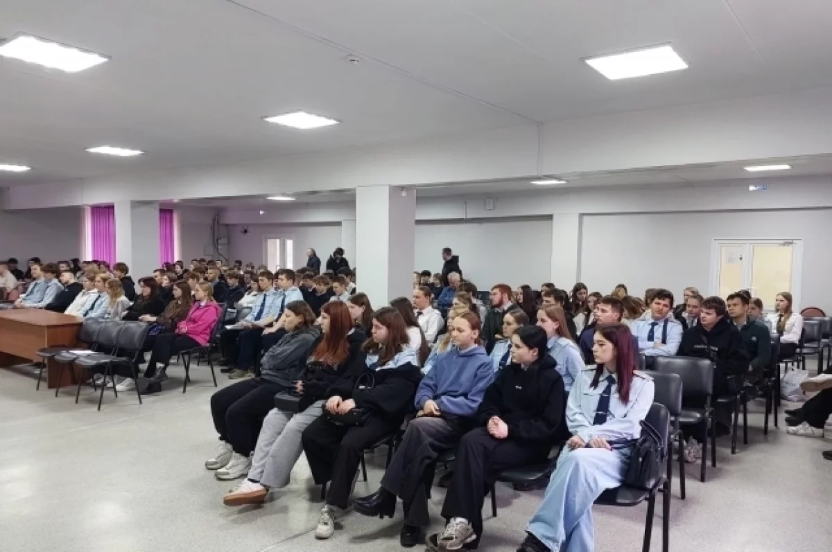 Студентам железнодорожного техникума в Брянске рассказали о безопасности