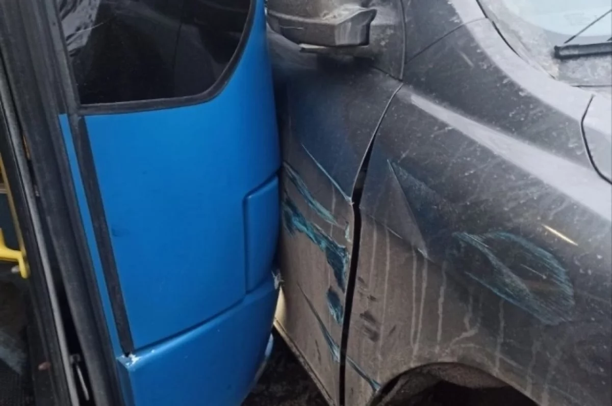 Троллейбус №1 попал в ДТП с легковушкой в Петрозаводске