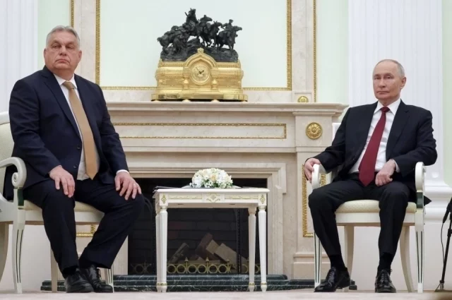 28 ноября 2025. Президент РФ Владимир Путин и премьер-министр Венгрии Виктор Орбан (слева) во время российско-венгерских переговоров в Москве.