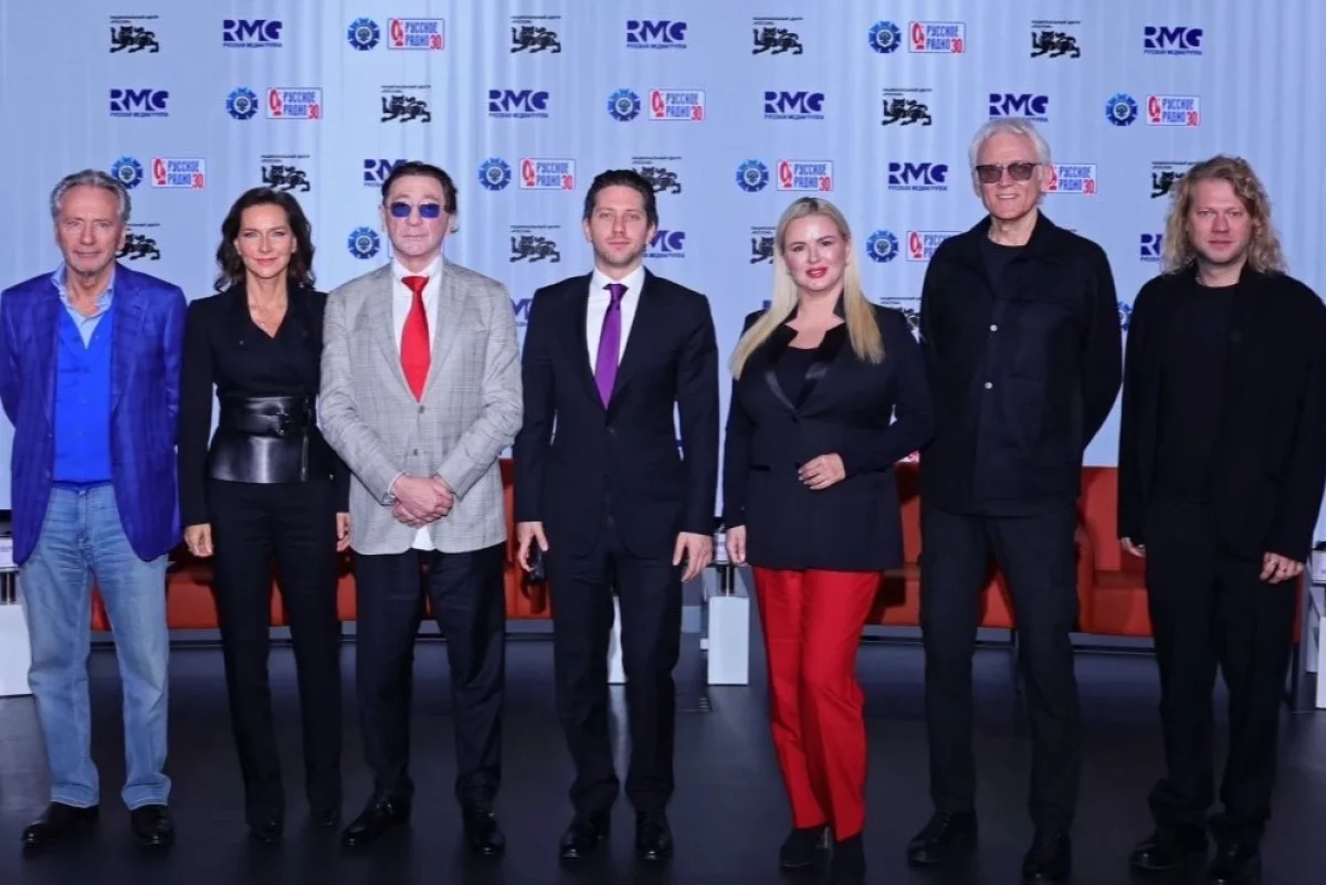 Агитбригада XXI века. Как современные звезды следуют пути артистов ВОВ