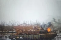 Кто-то додумался прикрутить на дроны контейнеры со специальной легковоспламеняющейся смесью и опробовать их в деле. 