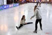 Даже падение не испортит прекрасный вечер! На катке организован медпункт.