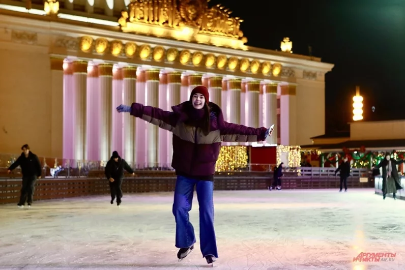 Иллюминация вечером создает атмосферу волшебства.