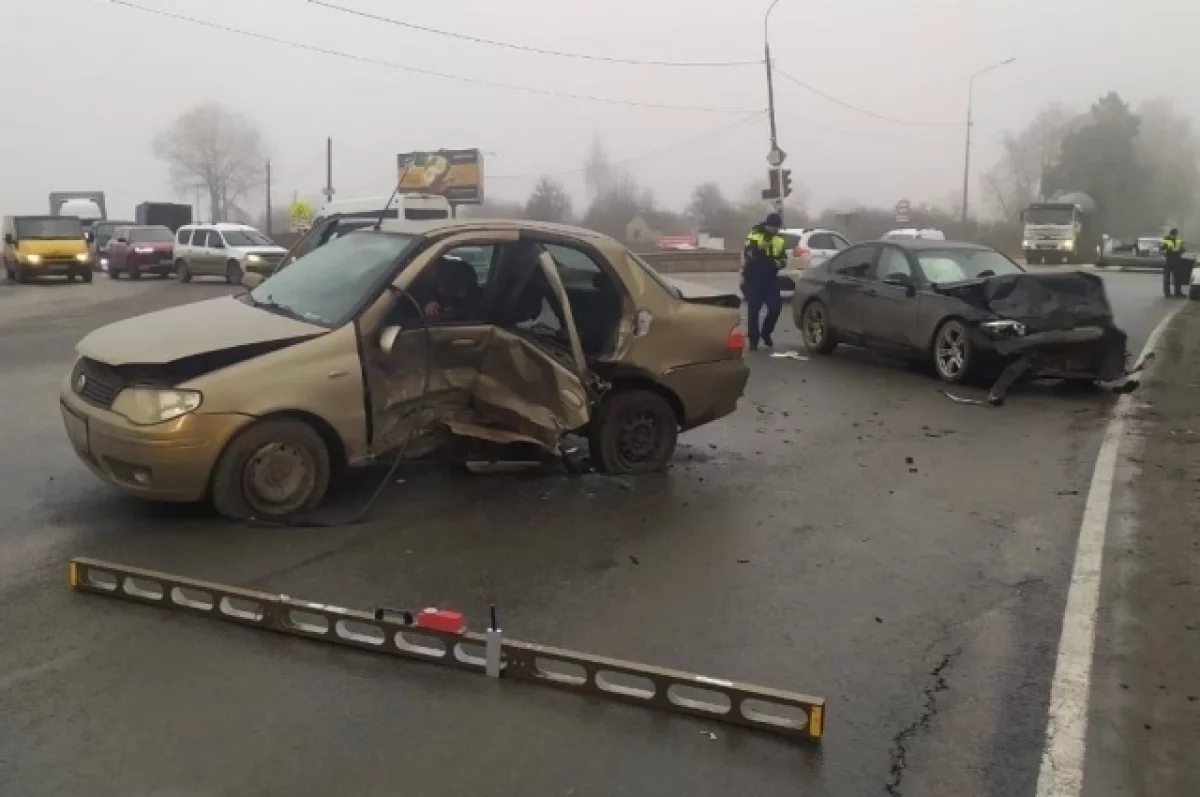 FIAT Albea и BMW 318 столкнулись на брянском участке трассы Р-120