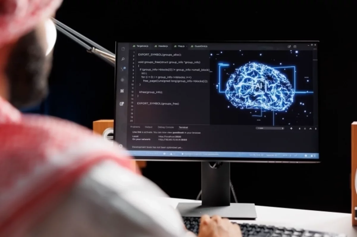 Психологическая зависимость от ИИ и социальные риски развития сознания у нейросетей Человек, взаимодействующий с искусственным интеллектом, символизирующий психологическую зависимость