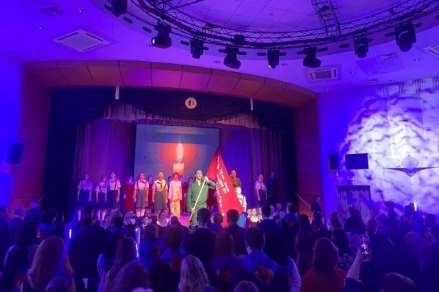 В постановке сплелись современные технологии и классический мюзикл.