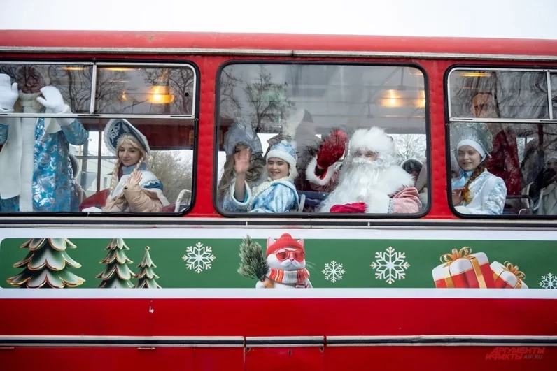 Гулянья прошли на катке и в двух районных парках.