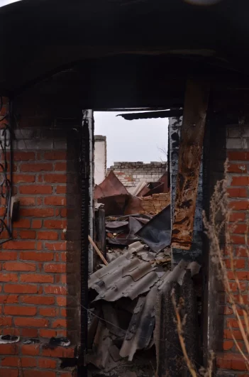 Многие дома уже не подлежат восстановлению, от некоторых остался только фундамент.