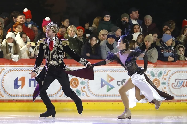 Призер чемпионата мира в танцах на льду Повилас Ванагас и Маргарита Дробязко выступили на церемонии открытия.