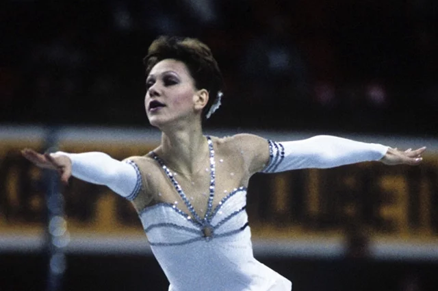 Член сборной команды СССР, серебряный призер чемпионата Европы 1988 г. Кира Иванова во время выступления на чемпионате СССР по фигурному катанию.