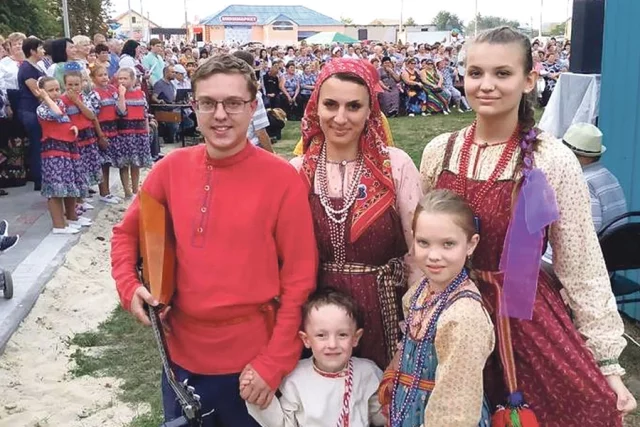 Суджанские песни, состоящие из полусотни куплетов, могут звучать более двух часов.