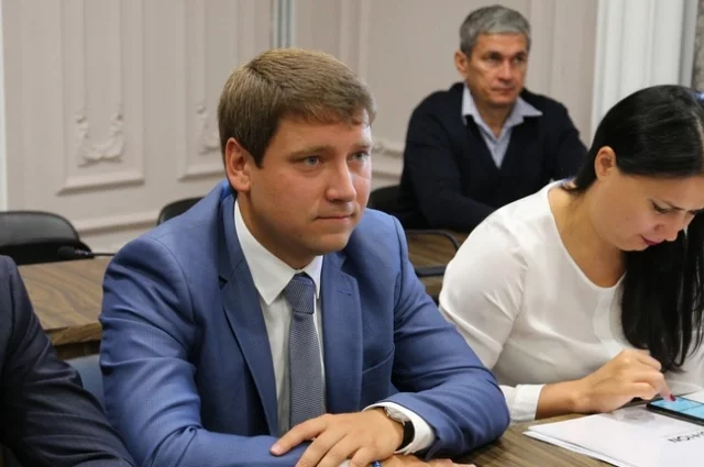 Бывший заместитель председателя правления «Движения первых» Марат Закиров арестован по подозрению в мошенничестве.