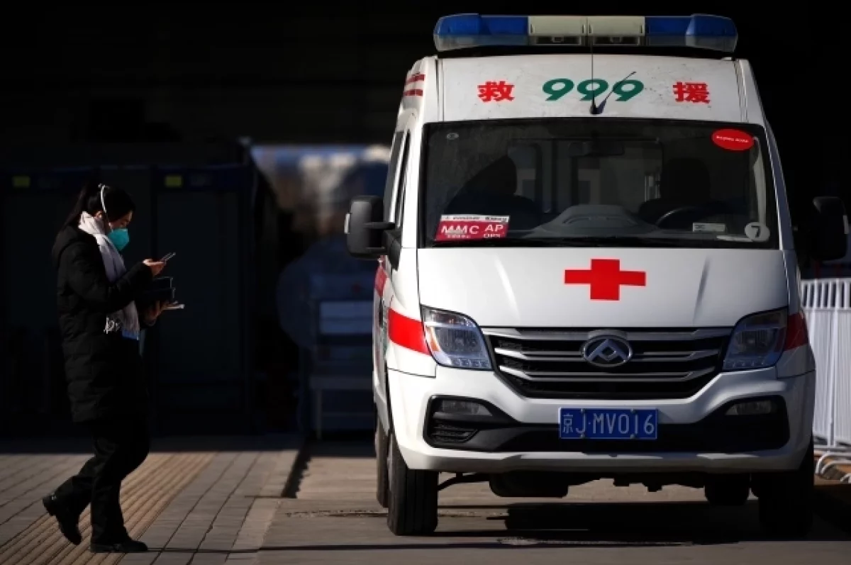 В Китае врачи извлекли из желудка работающую зажигалку, проглоченную 30 лет назад