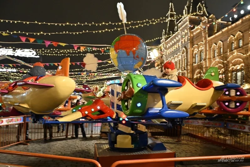 Новогодняя ярмарка у ГУМа.