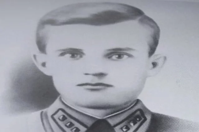 Василию Жукову присвоено звание Героя СССР.