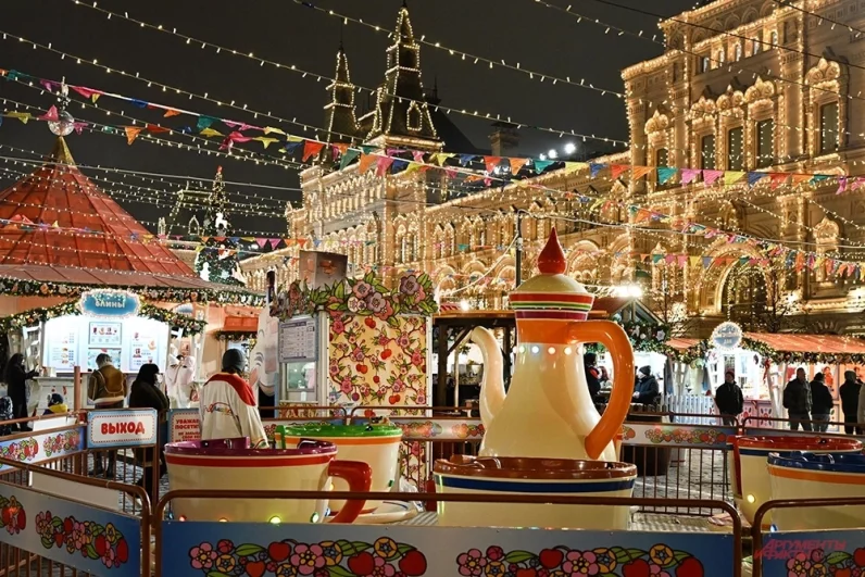 Локация возле ГУМа отличается большим количеством аттракционов.