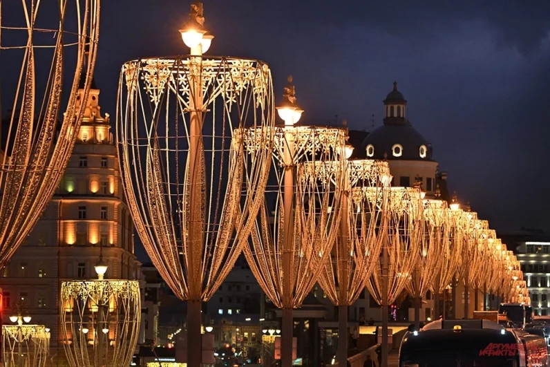 Ни одну улицу города не обошло праздничное настроение.