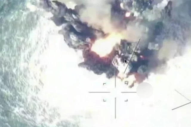 Уничтожение Вооруженными силами РФ безэкипажного катера ВСУ в Черном море.