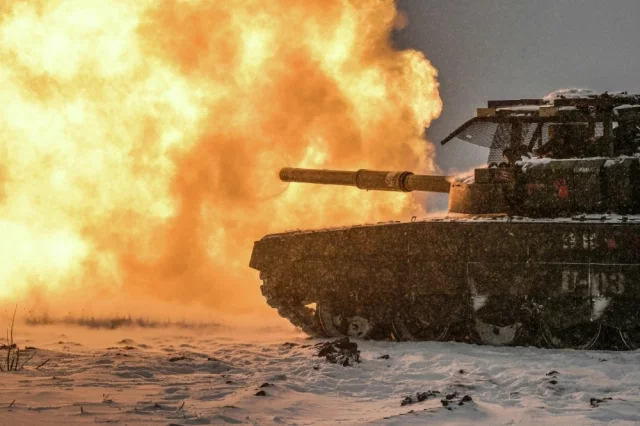 Оборона противника, истощенная многомесячными боями, все ближе к полному краху.