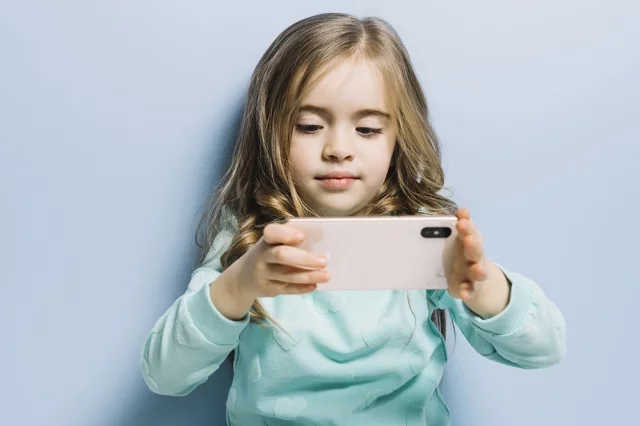 Подробный обзор смартфонов для детей и подростков в 2026 году с актуальными ценами.