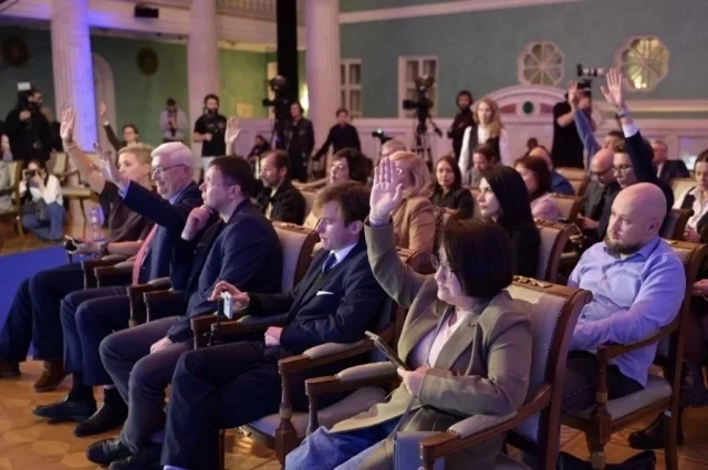 Глава региона настоятельно рекомендовал коллегам активнее общаться с людьми.