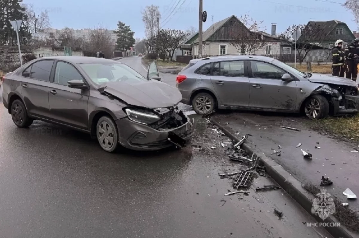 Брянские спасатели ликвидировали последствия ДТП в Бежицком районе