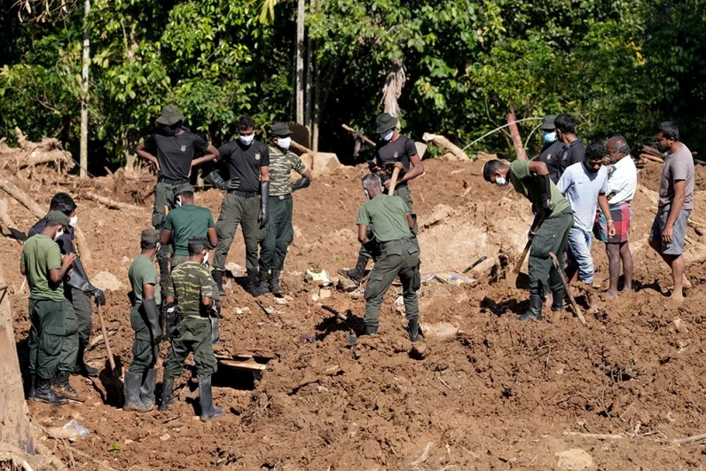 Последствия наводнения на Шри-Ланке.