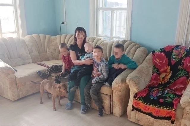 Семья спаслась и сейчас живёт хорошо.  