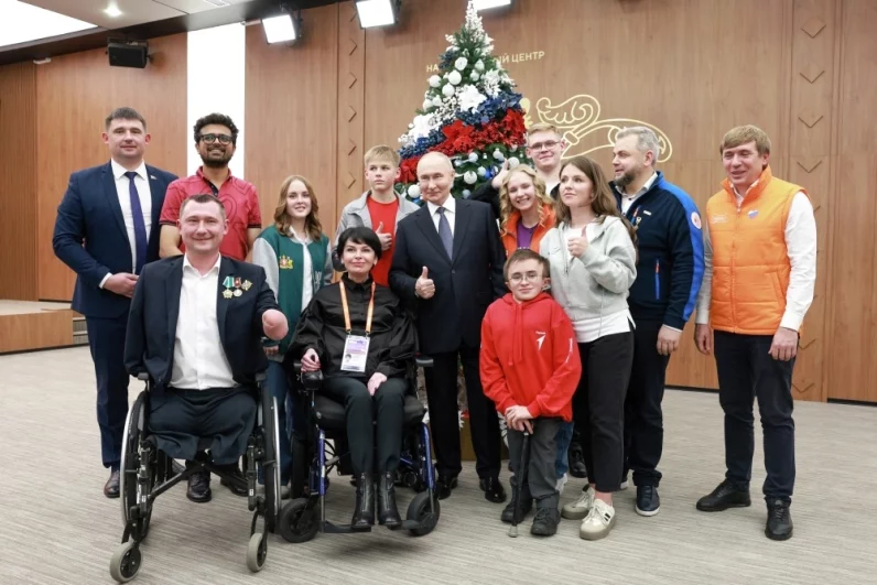 Президент РФ Владимир Путин на встрече с волонтерами на Международном форуме гражданского участия #МЫВМЕСТЕ в Центре международной торговли (ЦМТ) в Москве.