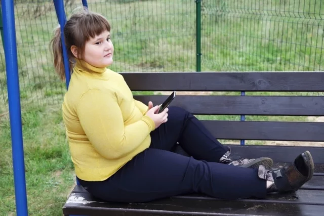 Главное — подходить к процессу осознанно и не позволять экранному времени вытеснить реальную жизнь.