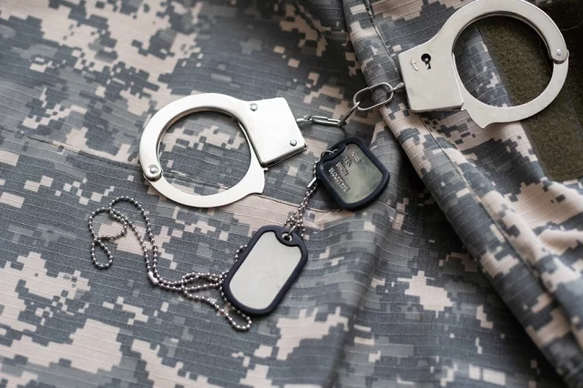 В некоторых исправительных колониях почти не осталось заключенных. 